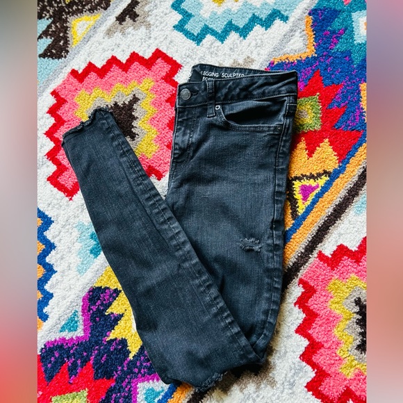 GAP Women’s Charcoal Mid Rise Sculpted Distressed Denim Leggings Size 4/27 - Picture 4 of 6